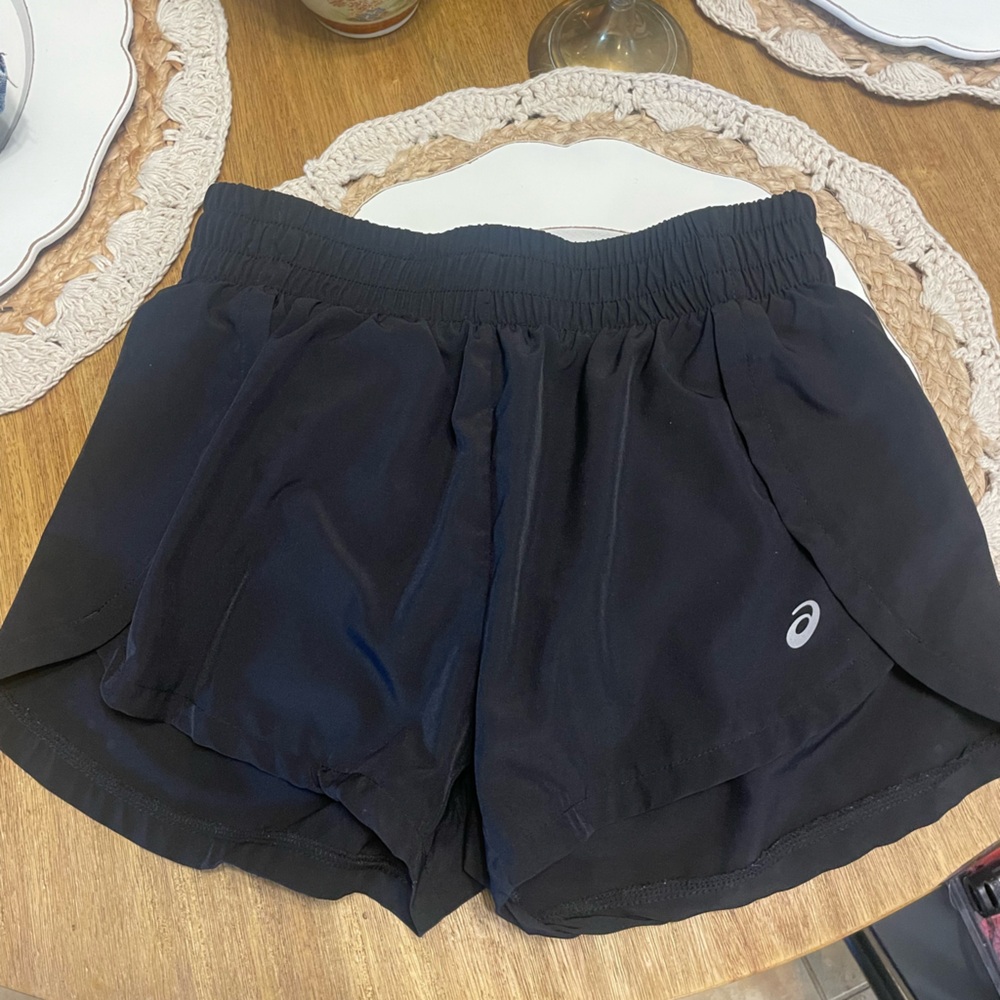 ASIC running shorts black.